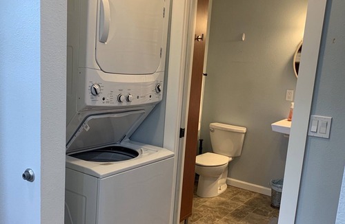 Gig Harbor Apartment | Quiet Modern Apartment on Tidal Estuary near Shops/Parks