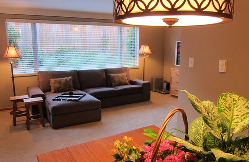 Wallingford Apartment | Quiet residential Wallingford Neighborhood Central