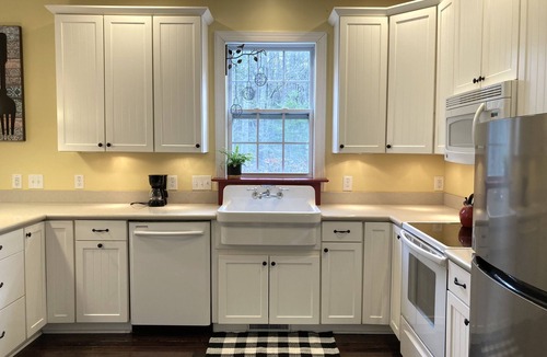 Fairview House | Quiet retreat minutes from breweries, hiking, and Biltmore