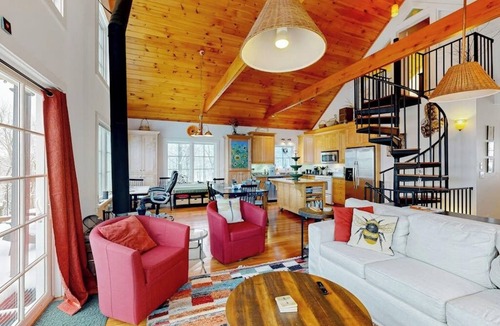 Warren House | Quintessential wilderness retreat with mtn views & kayaks - dog-friendly