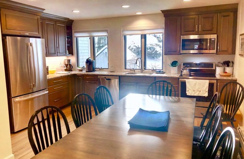Carroll House | R21 Completely renovated Bretton Woods condo, AC, unbeatable Ski-in Ski-out location! Fast wifi!