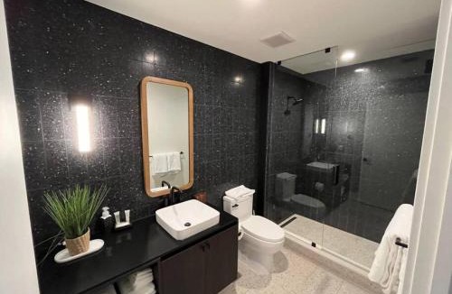 Rainey Street Historic District House | Rainey St -Luxury 1BR - Top Amenities -RT Pool -17