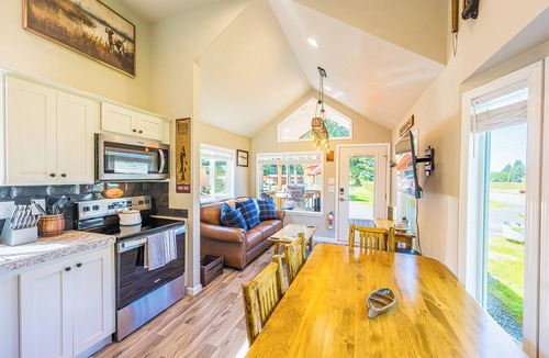 Forks Cabin | Rainforest Retreat Tiny Home: Fishing Cabin
