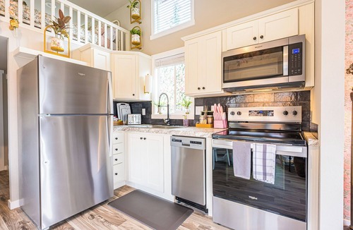 Forks Cabin | Rainforest Tiny Home Retreat Floral Cottage