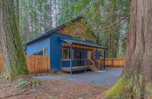 Ashford House | Rainier's Newest Luxury Chalet with Hot Tub-AC-WiFi