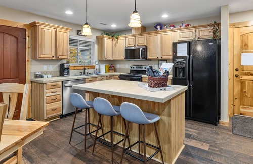 Ronald Condo | Raintree at Roslyn Ridge - Cozy Retreat