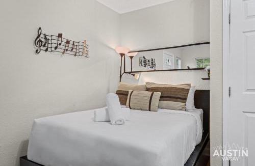 Holly House | Recharge on Riverview 1BR 1BA Tiny Home Steps to Lady Bird by Austin Vacay