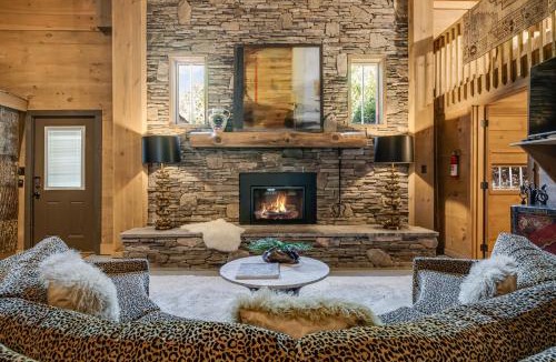 Weaverville House | Red Barn Retreat by Carolina Mornings