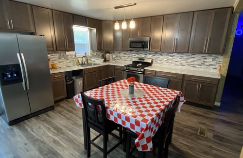Reese House | Red Brick Country Inn: Cozy, Pet Friendly Country Home!