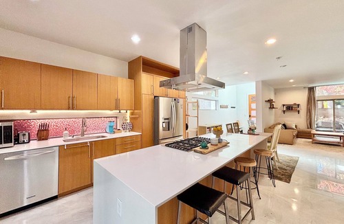 Minor House | Red Gem - Modern 4 Beds Capital Hill House with Rooftop Views