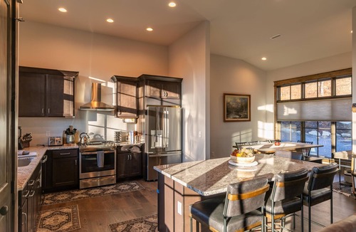Elk Park Cabin | Red Sky Retreat at Eagles Nest - Vineyard, hot tub, dog-friendly