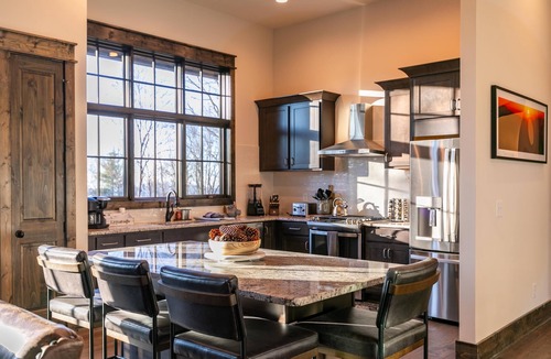 Elk Park Cabin | Red Sky Retreat at Eagles Nest - Vineyard, hot tub, dog-friendly
