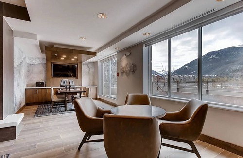 Mountain House Hotel | Relax and Unwind! 3 Pet-friendly Units, Outdoor Jacuzzi, Free Shuttle, Breakfast