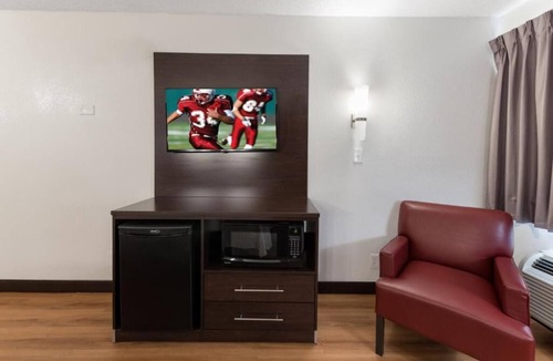 Crosswoods Hotel | Relax and Unwind in Budget-Friendly Room Near Polaris Fashion Place + Parks
