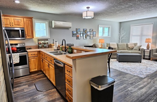 Seven Devils Condo | Relax in this cozy 2-bedroom Hawk's Peak Condo in Seven Devils, NC, perfect for 4!