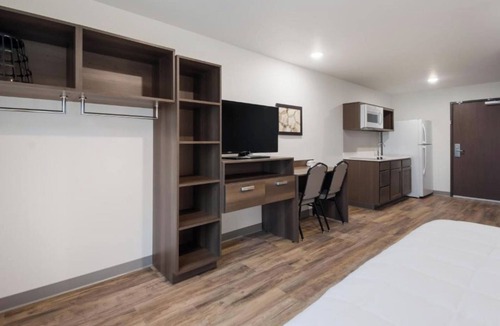 Austin Hotel | Relax & Recharge in 2 Queen Room, Full Kitchen & Free Parking Near Downtown