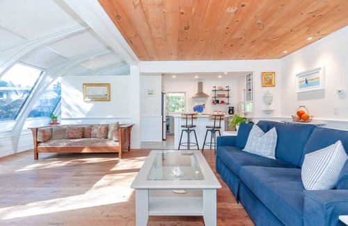Osterville House | Relaxing Cape Cod Stay in a Charming Osterville Setting RPAM121