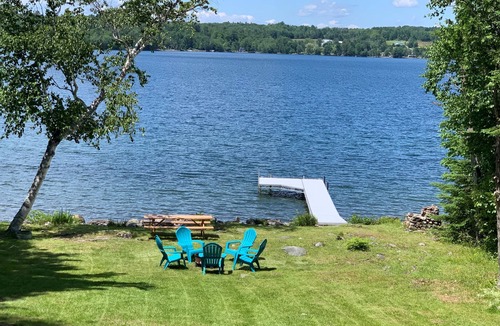Dexter Cottage | Relaxing Lakefront Getaway
