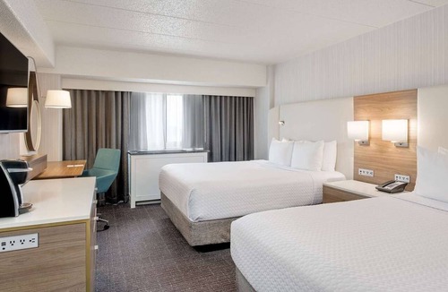 Downtown Columbus Hotel | Relaxing Stay Downtown! Near Victorian Village, Pets are Welcome, w/Garden!