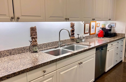 Waialae Iki Condo | Relaxing tropical retreat near Diamond Head. Unwind and rejuvenate your senses.
