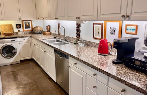 Waialae Iki Condo | Relaxing tropical retreat near Diamond Head. Unwind and rejuvenate your senses.