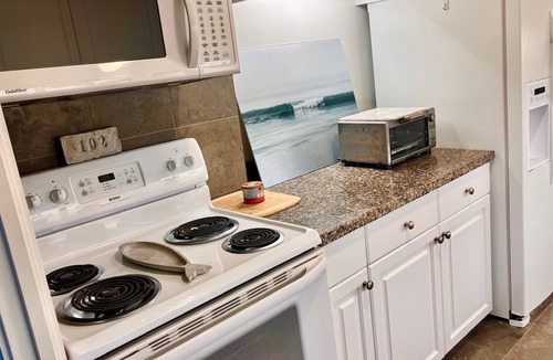 Waialae Iki Condo | Relaxing tropical retreat near Diamond Head. Unwind and rejuvenate your senses.