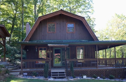 Burnsville Cabin | Rema Mae's Mountain Retreat-Relaxing Mountain Cabin