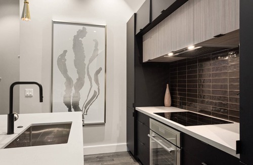 Aspen Condo | Remodeled Aspen Gem! 1 Block to Aspen Mtn, Balcony with Views, W/D, Parking & Walk to Town