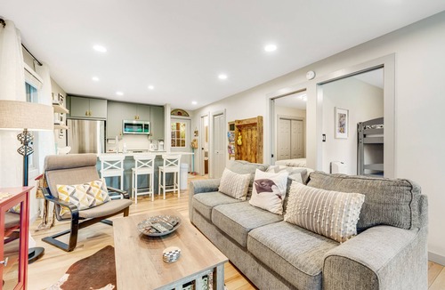 Beech Mountain Condo | Remodeled, dog-friendly condo with balcony, fireplace, & W/D - walk to slopes
