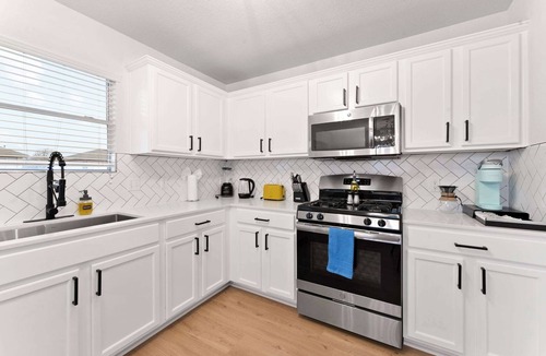 Pflugerville House | Remote Work Friendly | King Beds | Fast WiFi | 3BR