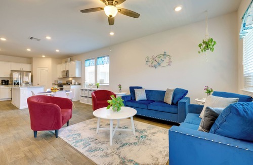 Kyle House | Remote Working Hub w/Yard in South Austin Suburbs