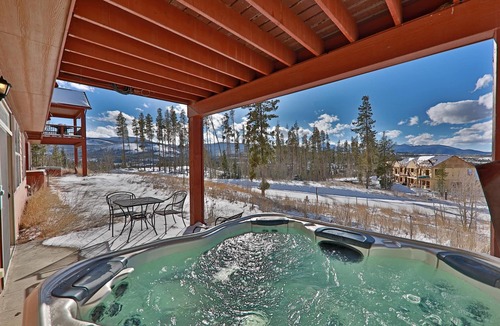 Rendezvous House | Rendezvous Discovery 3 Br 3 Bedroom Home by RedAwning