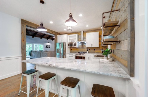 Deep Gap House | Resort Perks & Game Room! Group Escape in Deep Gap