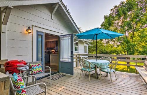 Mars Hill House | Restored Mars Hill Home on 1 Acre: Walk to Town!