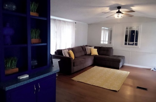 Claiborne House | Retro home