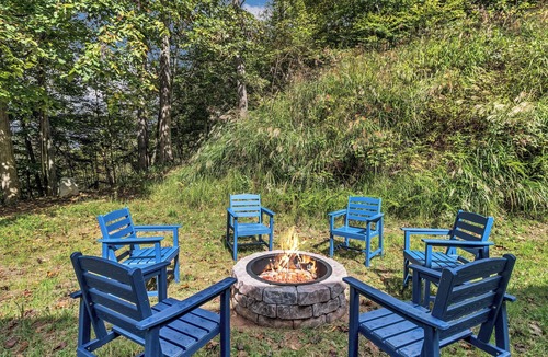 Barnardsville House | Ridgeview Retreat with Firepit and Mountain Views