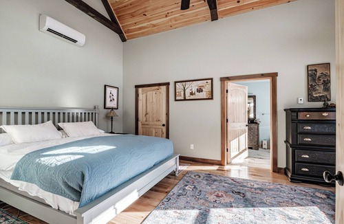 Sunday River Area Cabin | River access/Golf 2 miles/hiking/skiing/hot tub/sauna