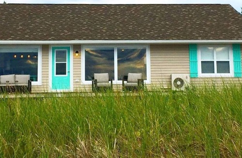 Jardineville Cottage | River Beachfront Cottage