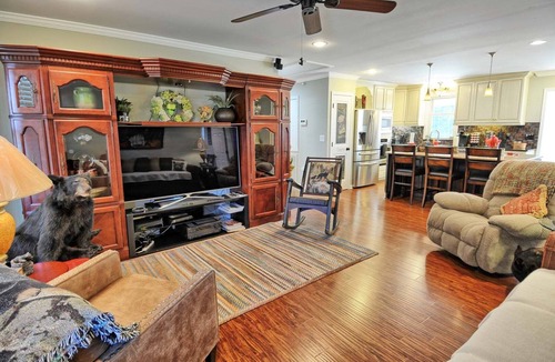 Crumpler Ski Chalet | River Front 5-bedroom chalet in Crumpler, NC, perfect for family getaways!