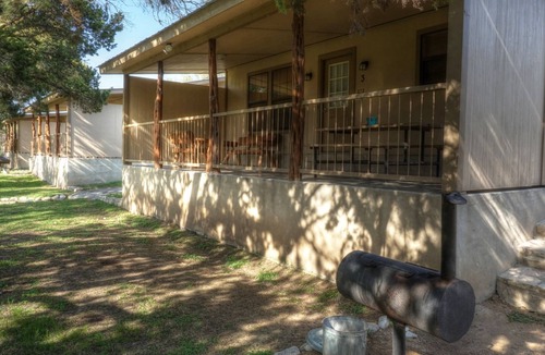 Sabinal Cabin | River Front cabin with access to shared pool!