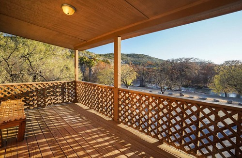Sabinal Cabin | River Front cabin with access to shared pool!