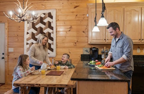 Epworth House | River Lodge Kayaks Mins to Blue Ridge River