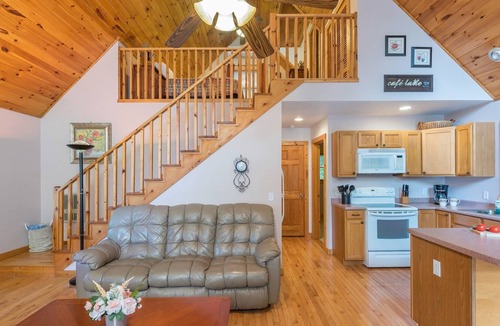 Burnsville Cabin | River Play & Hiking by Day - Hot Tub Under The Stars At Night