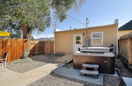 Salida House | River R&R Historic mountain views. Ski Monarch 25 miles. Blocks from downtown.
