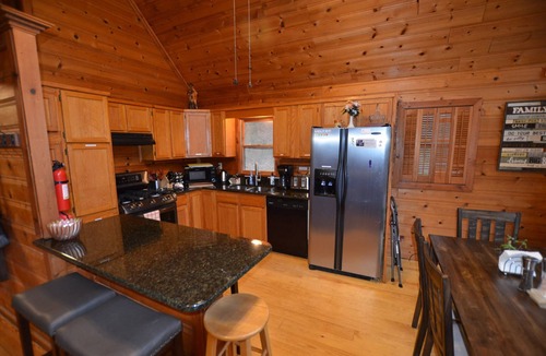 Deep Gap Cabin | River Rock: stream side, 11 acres, hot tub, waterfall