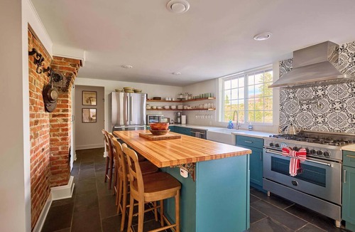 Carlton House | River's Edge Ranch - 3BR riverside farmhouse
