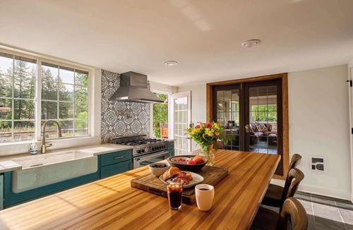 Carlton House | River's Edge Ranch - 4BR farmhouse + guest suite