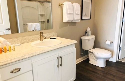 Downtown Columbus Apartment | River View Flat | Free Parking | Walk-In Shower!