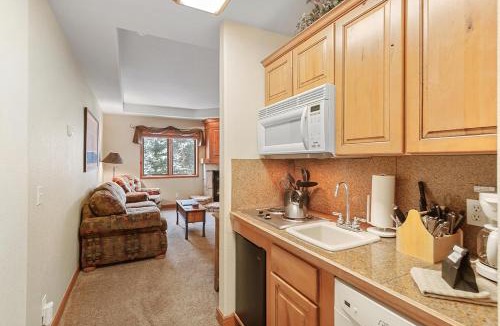 Four O'Clock Apartment | Riverbend Lodge 209 by Great Western Lodging