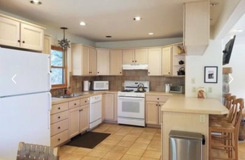 Durango House | Riverfront (600 feet), 3.65 Acres, Park Like Setting - 2 Bedroom